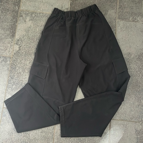 Lululemon Light Utilitech Cargo
Pocket High-Rise Pant Graphite Grey Size 26. EUC - Picture 9 of 13